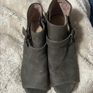 SOUL Naturalizer Gray Textured Ankle Boots
